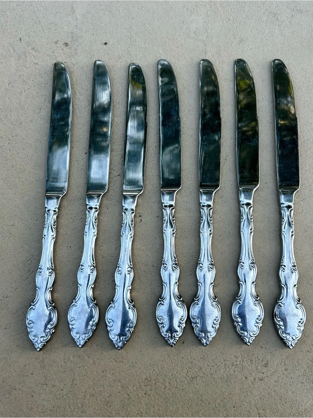 Oneida Mikayla Stainless Steel Set of 7 Dinner Knives
